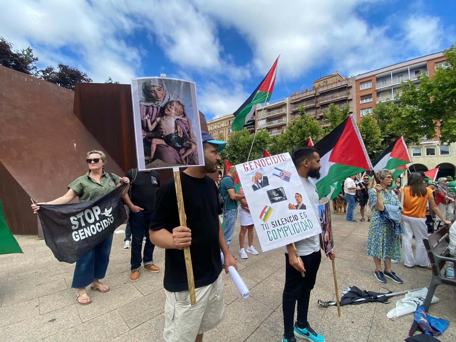 Protesta celebrada este miércoles ante el Palacete del Gobierno de La Rioja.