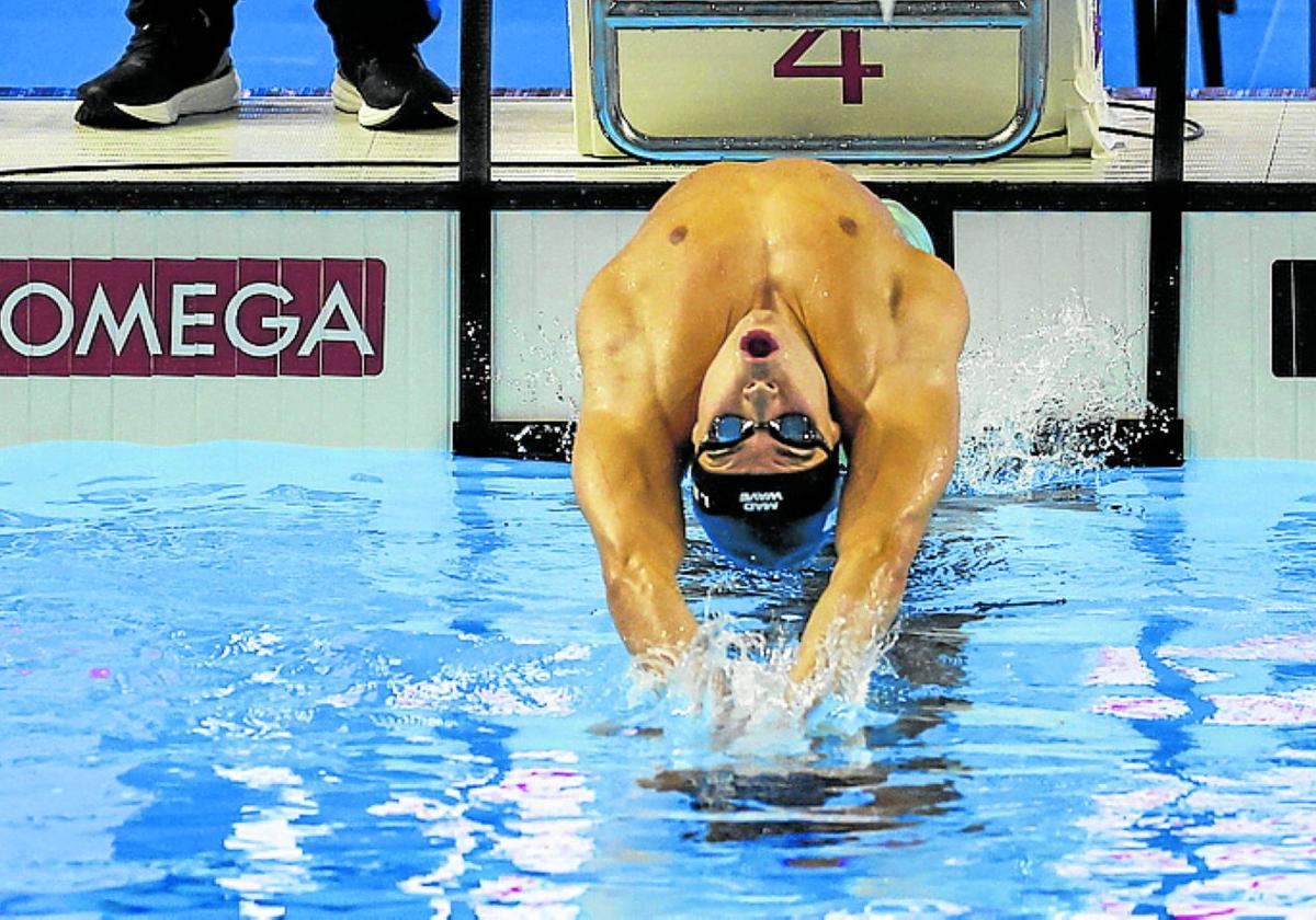 Iván Martínez inicia los 200 espalda en Singapur.