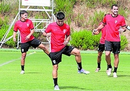Febas, Txoperena y Cabetas entran en calor en un entrenamiento de la UD Logroñés.