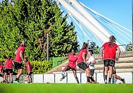 Las chicas del DUX durante uno de sus entrenamientos en La Isla.
