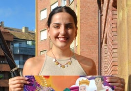 María Expósito, con el cartel.