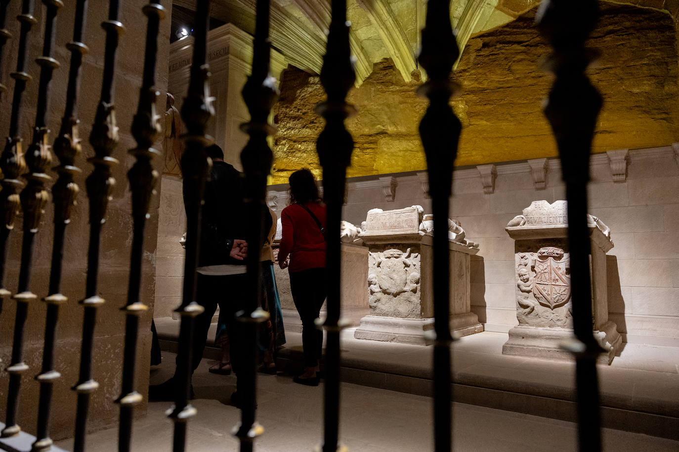 Las imágenes de las visitas nocturnas en el monasterio de Santa María la Real de Nájera