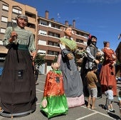La Plaza Jacobea acogió la exposición, previa al desfile por las calles de la ciudad.