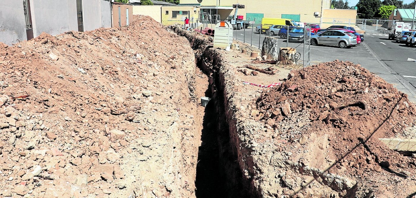 Avanza el arreglo de la tubería del instituto en Alfaro