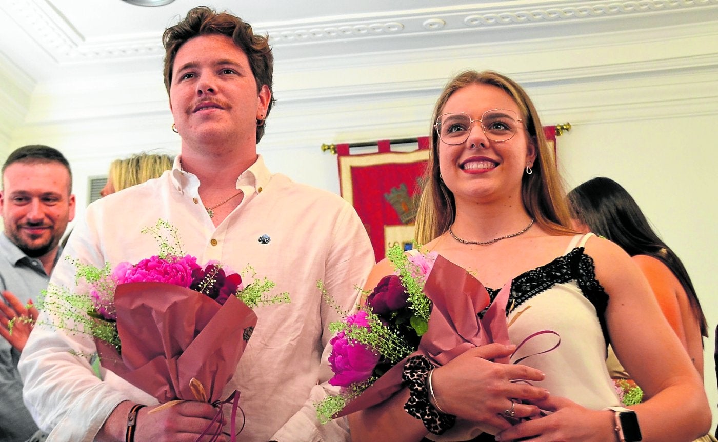 Manuel Garrido y Vanesa Pérez, en el momento de ser elegidos reyes de las fiestas de Calahorra.