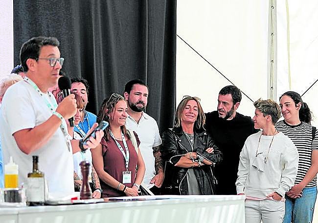 Francis Paniego agradece a los chefs valencianos su presencia.