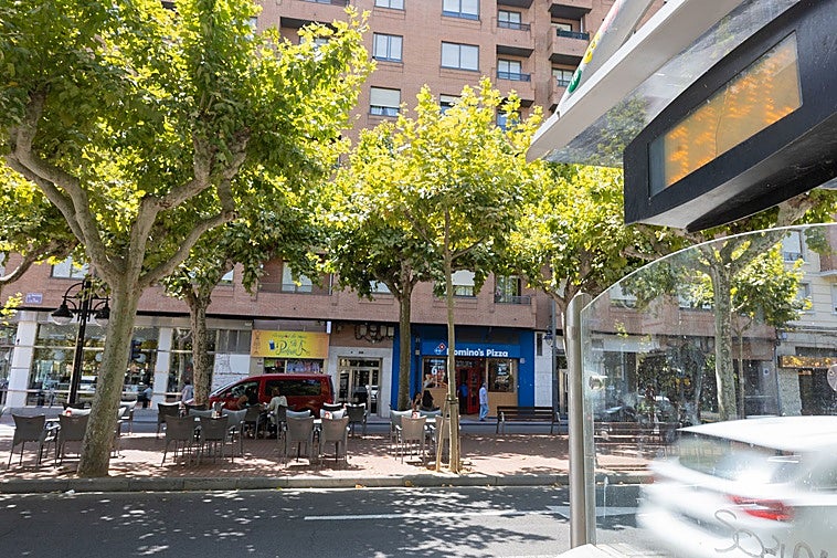Un termómetro marca 33 grados, este lunes en Logroño.