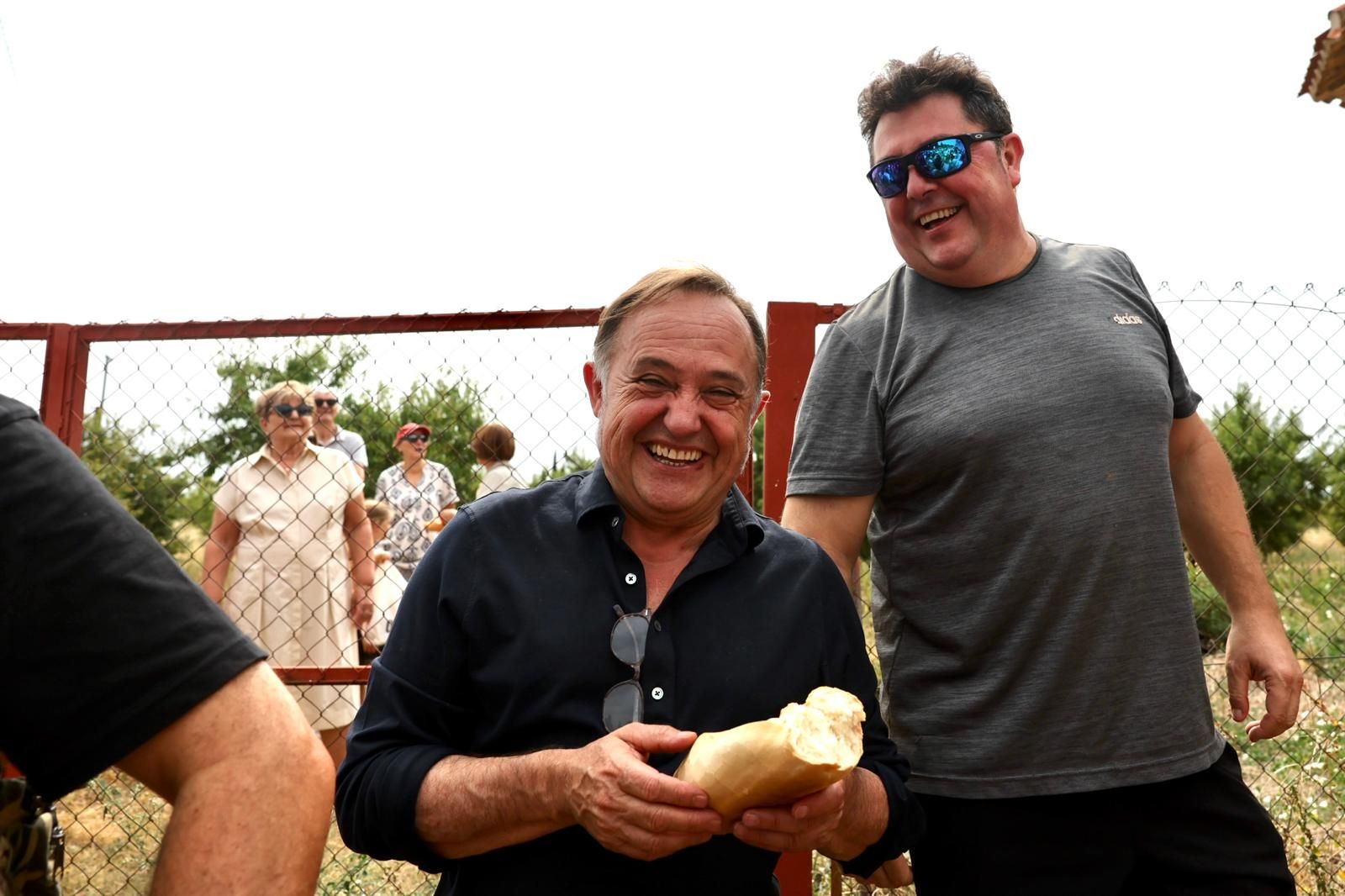 El lanzamiento del pan y el queso en Quel, en imágenes