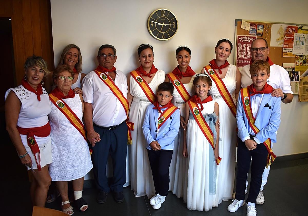 Representantes de las fiestas y autoridades.