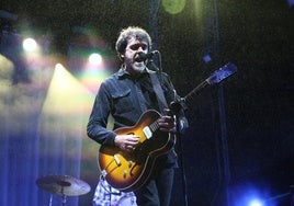 El músico navarro Gorka Urbizu durante una actuación en mayo.