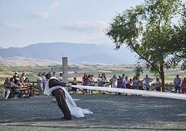 La bailarina riojana Alba de Miguel interpretando 'Grietas'.