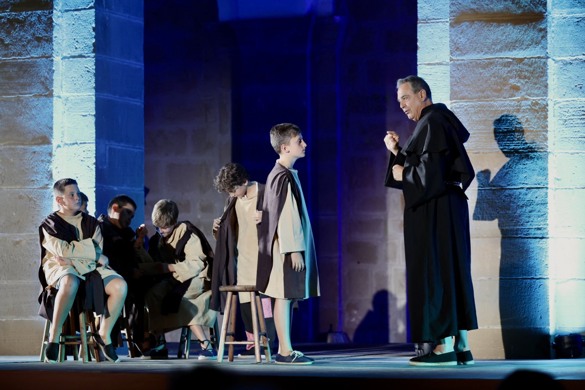 Los Milagros del Santo se representan para autoridades, peregrinos y ancianos del Hospital del Santo