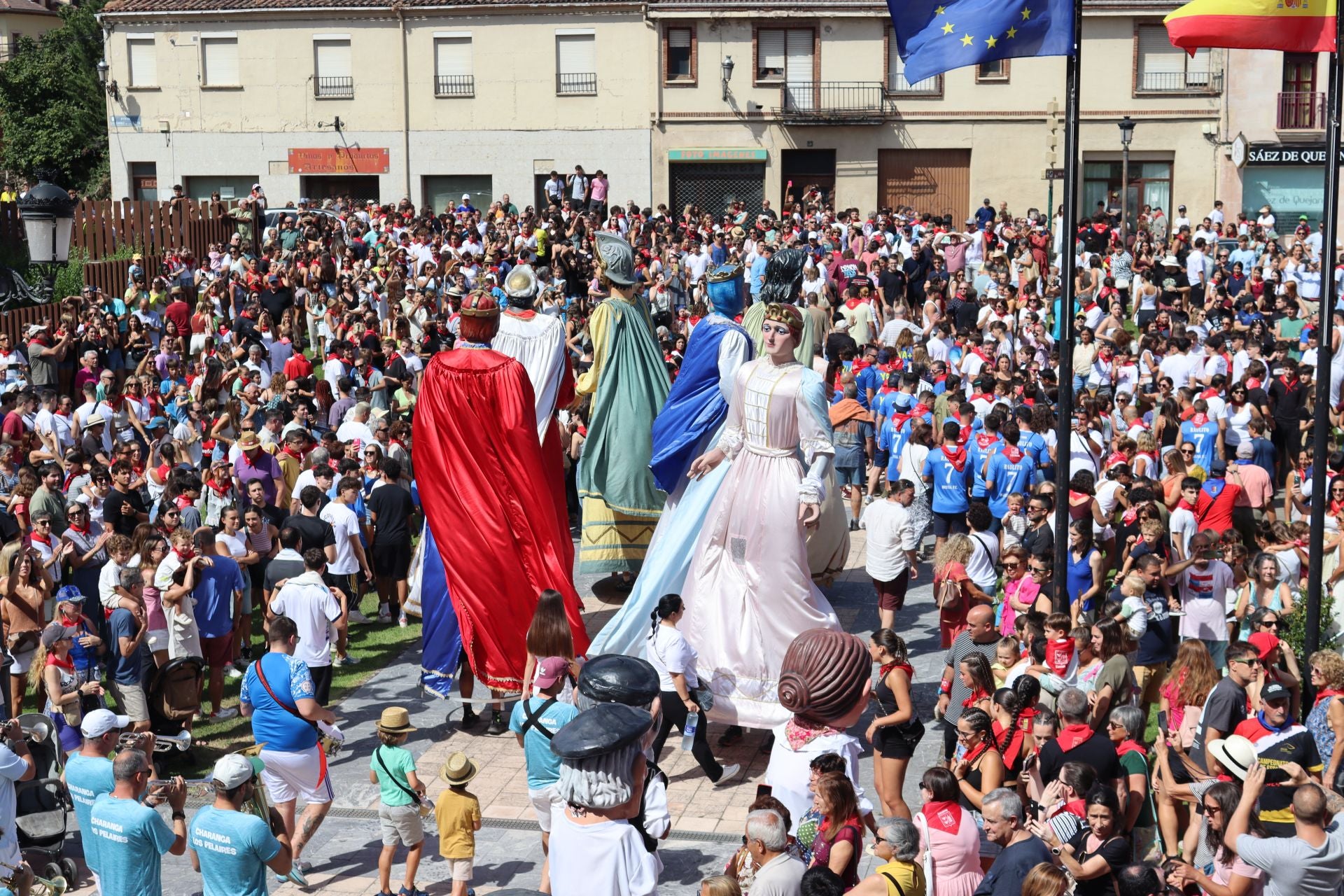 Ezcaray dispara el cohete de las fiestas de San Lorenzo