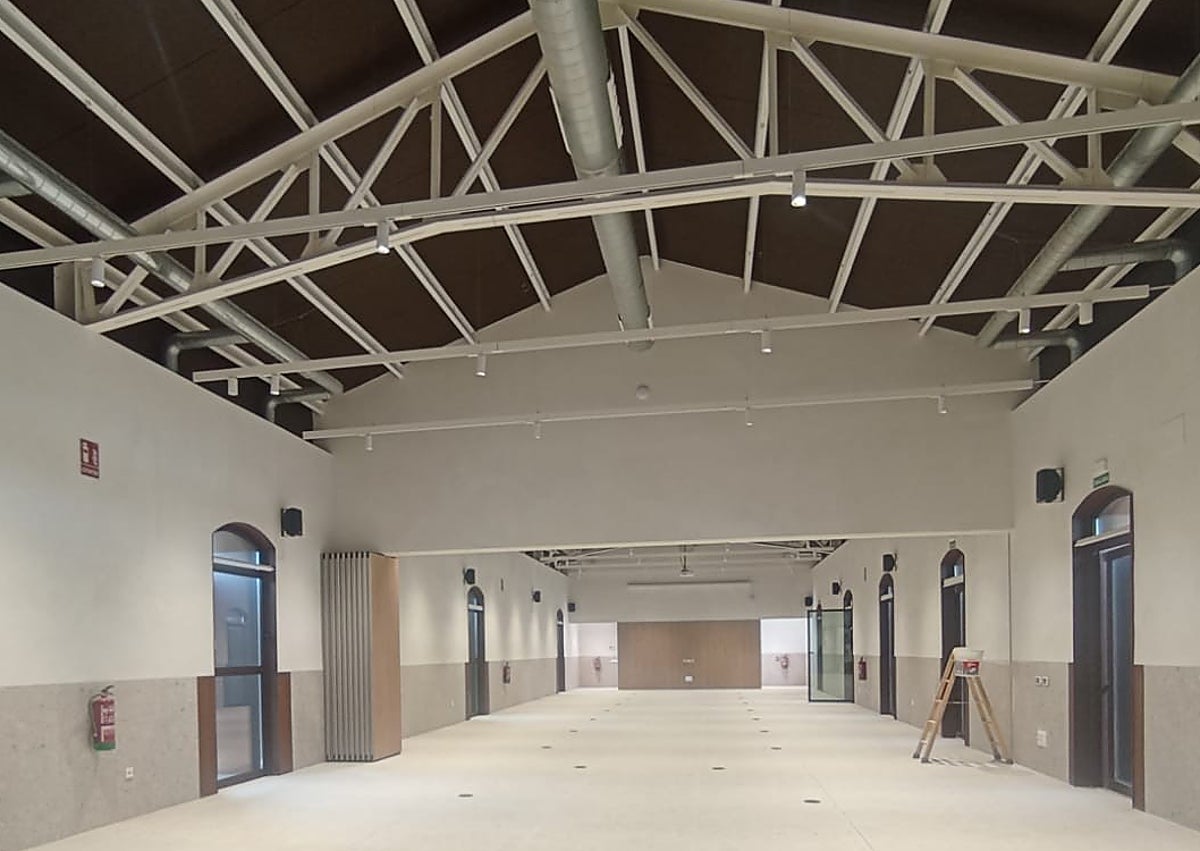 Imagen secundaria 1 - Cafetería, sala de usos múltiples y punto de recarga.