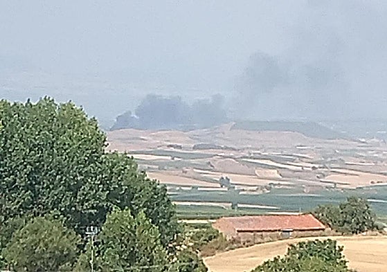 El incendio en el vertedero de Nájera se da por controlado