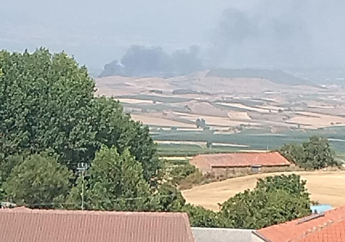 El incendio en el vertedero de Nájera se da por controlado