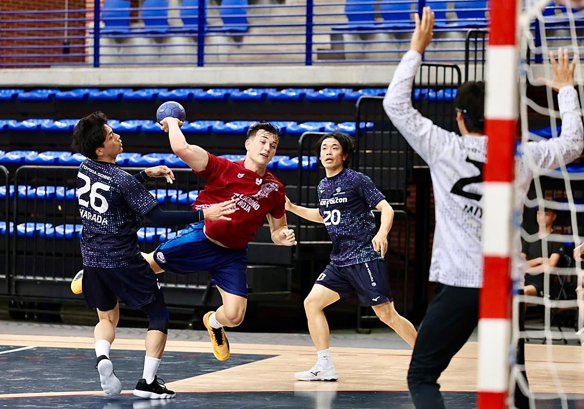 El debutante Unai Galán anota uno de sus cuatro goles ante el Toyoda Gosei.