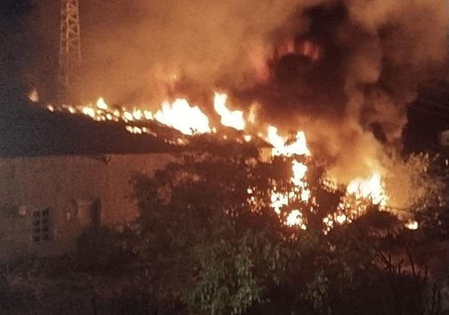 El fuego ha calcinado el pabellón.