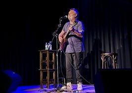 Pablo Carbonell durante su actuación del viernes en la corrala canaliega