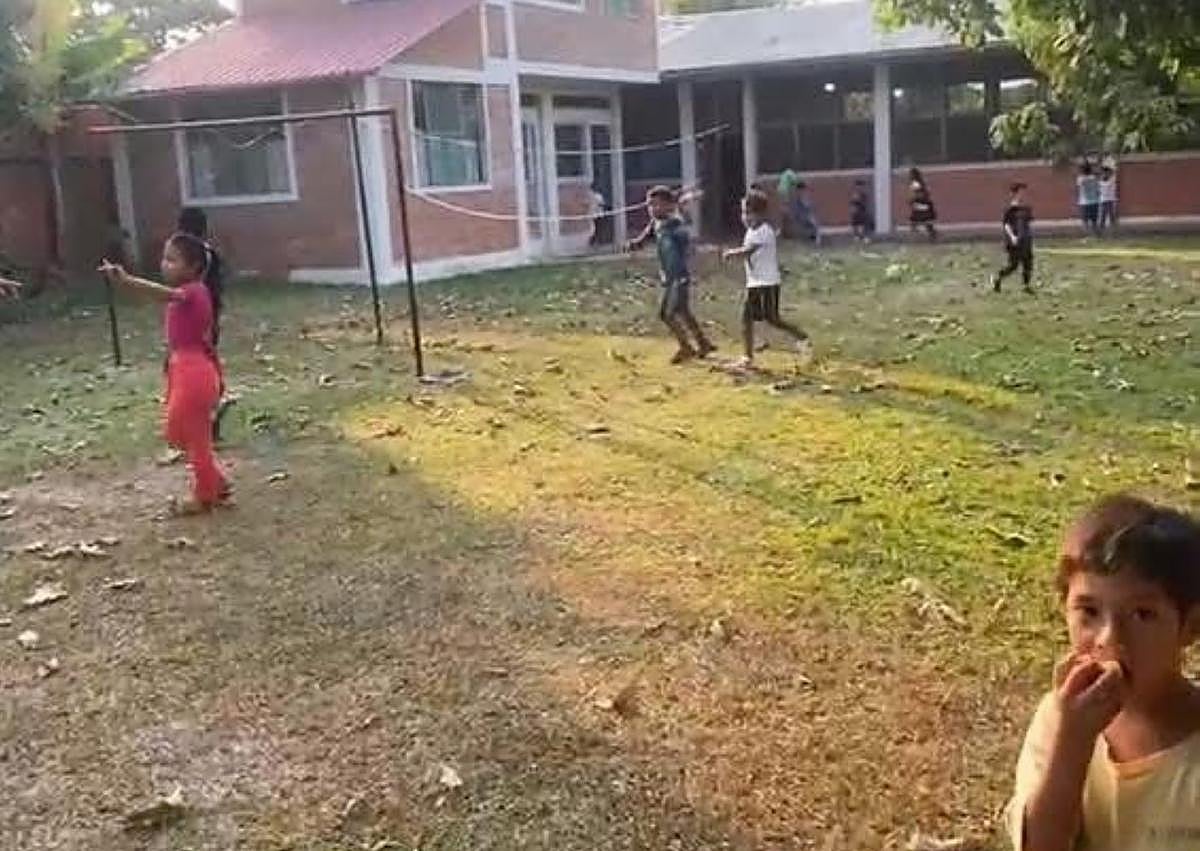 Imagen secundaria 1 - La parroquia dona 10.000 euros a la misión de María Luisa Rodríguez en el Amazonas