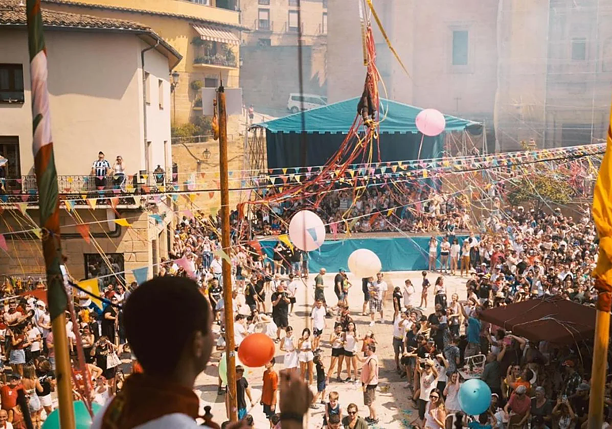 Momento de la bajada de el pellejo, durante las pasadas fiestas.