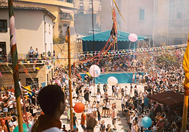 Momento de la bajada de el pellejo, durante las pasadas fiestas.