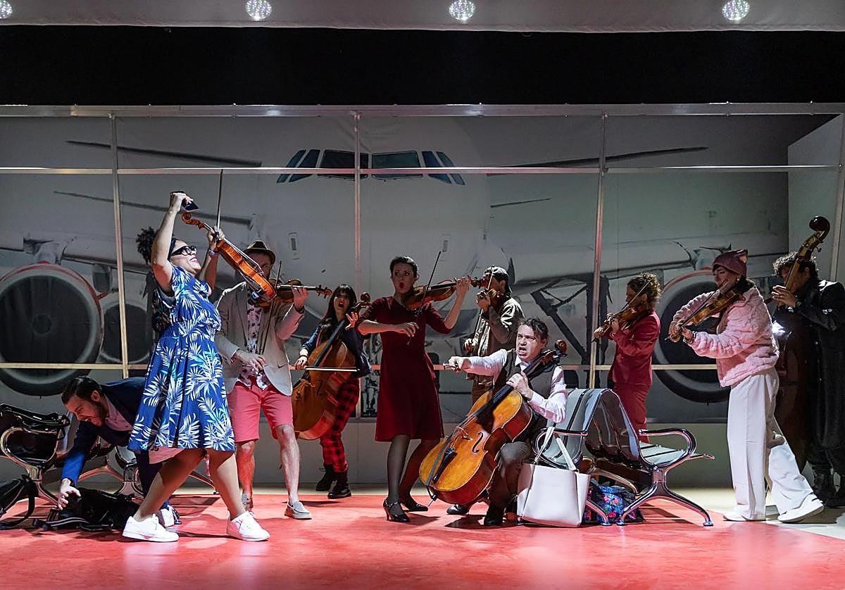 Actuación de Orthemis Orquestra en 'Bon voyage!'.