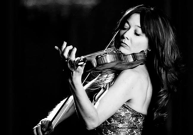 La violinista Lina Tur Bonet que actúa este sábado en Casalarreina