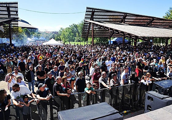 Público en el Espacio Peñas en las fiestas de San Mateo 2023.