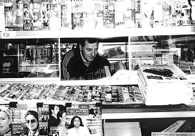 Juanjo Padilla en el quiosco de La Glorieta hace unos 25 años.