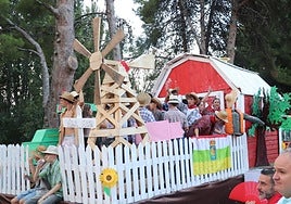 La granja de Villa Maku mereció el primer premio del desfile.