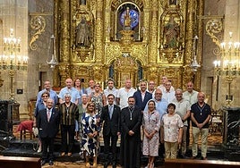 Integrantes de la nueva junta directiva de la Cofradía de Nuestra Señora la Virgen de la Vega.