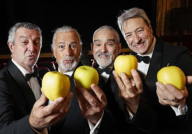El grupo vocal Golden Apple Quartet.