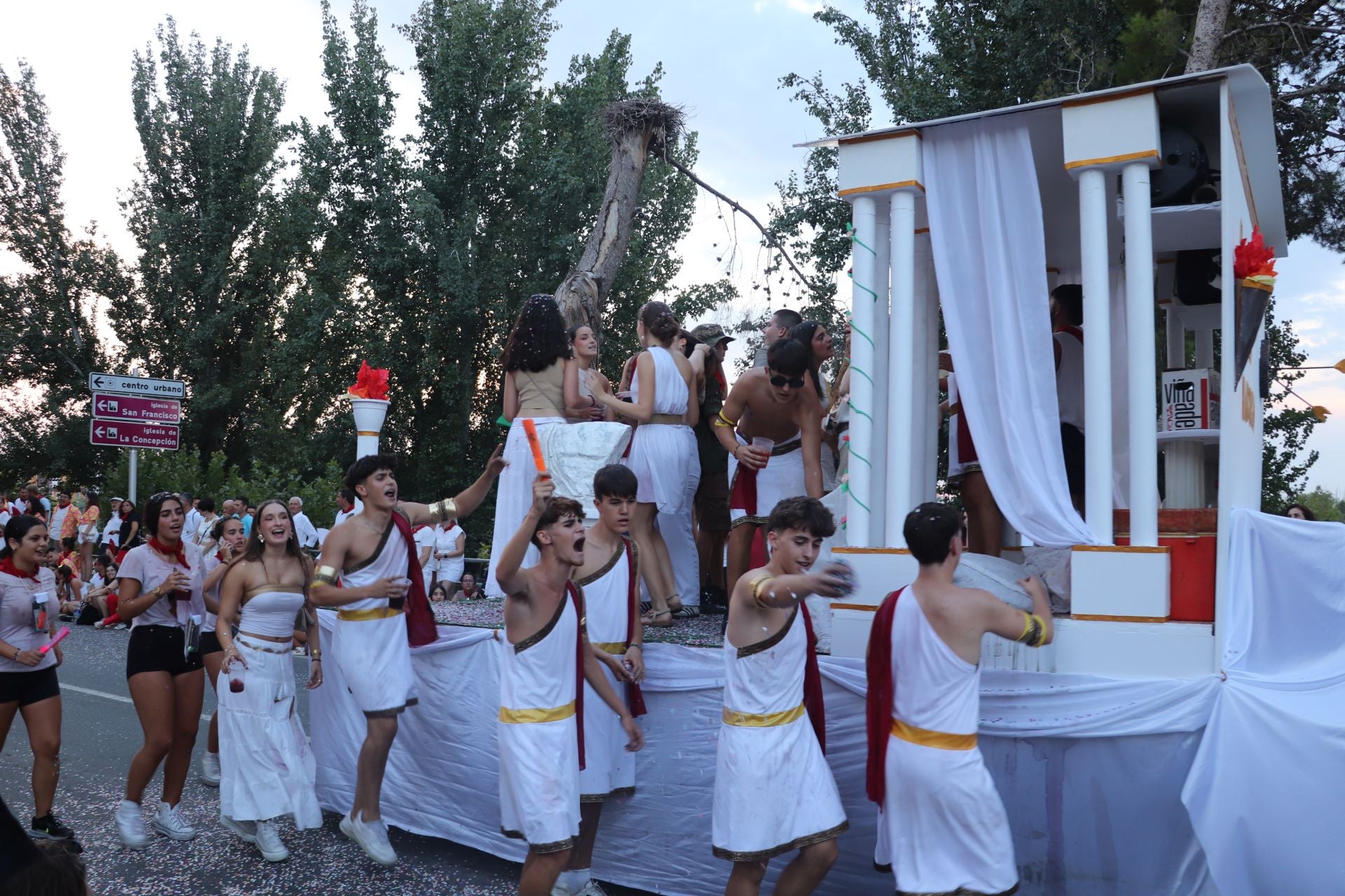 El desfile de carrozas de Alfaro, en imágenes