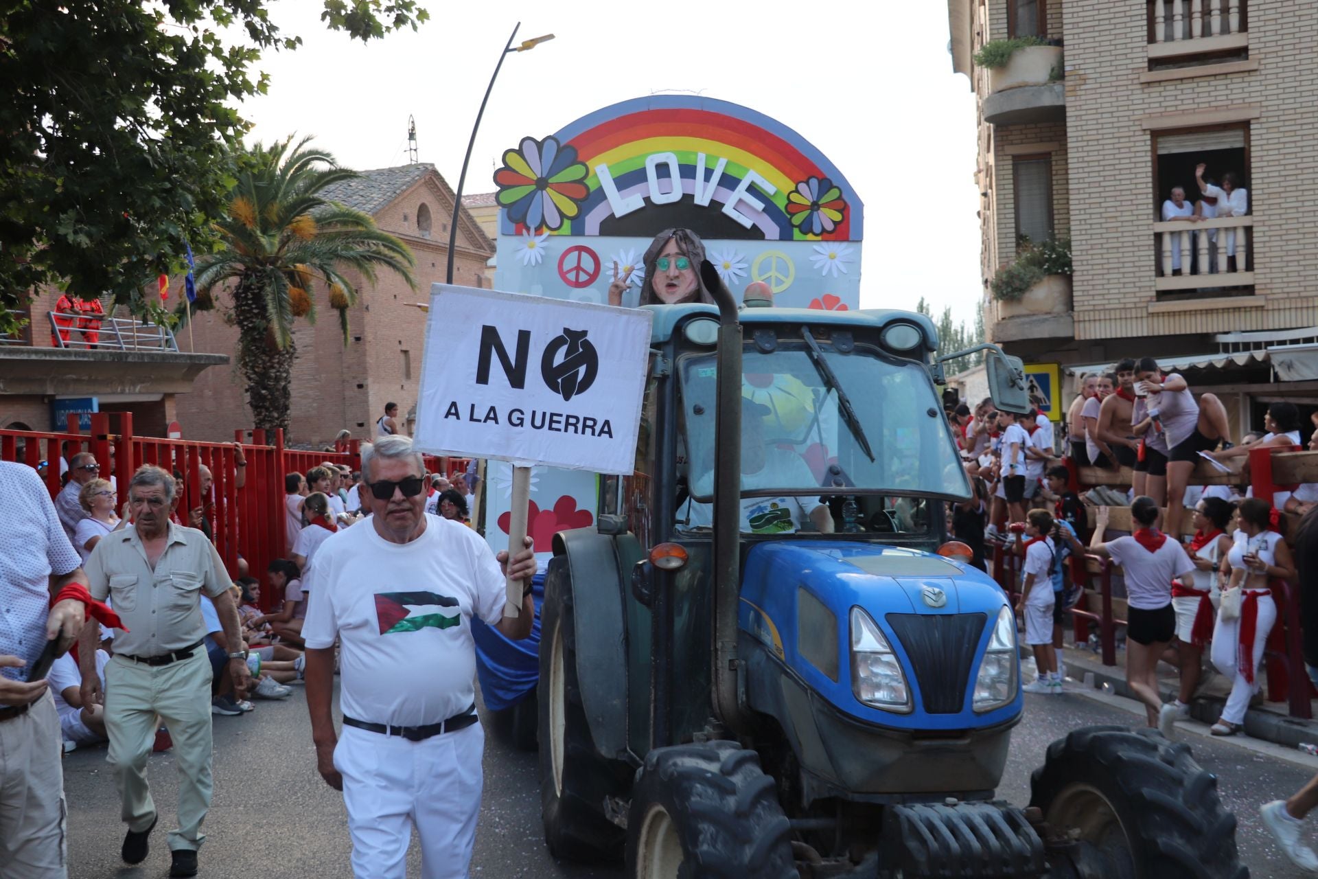 El desfile de carrozas de Alfaro, en imágenes