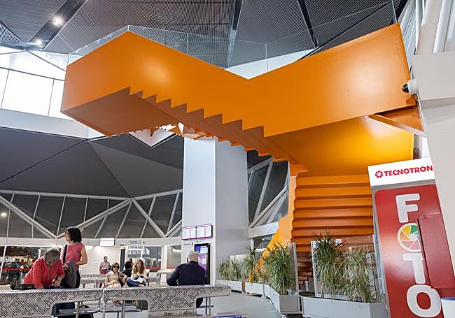 Acceso restringido mediante unas jardineras.