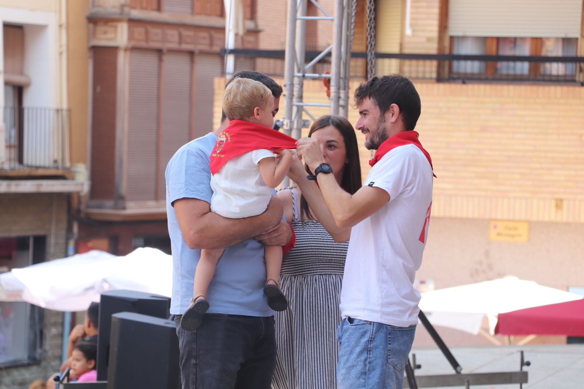 Viernes de fiestas con encierro, pañuelo para los más pequeños y tortillas de papata