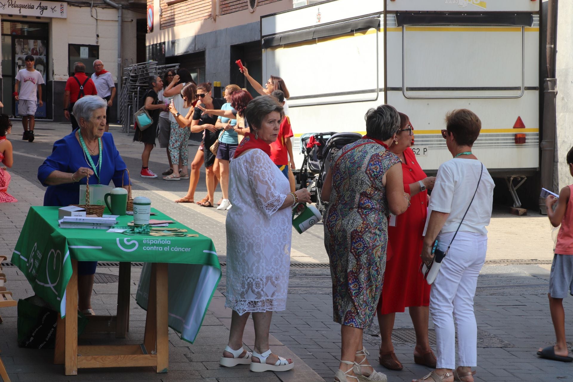 Viernes de fiestas con encierro, pañuelo para los más pequeños y tortillas de papata