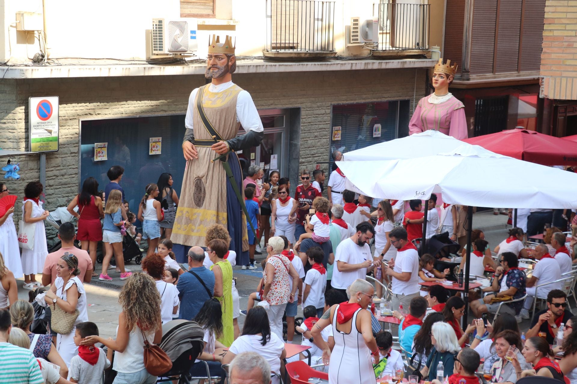 Viernes de fiestas con encierro, pañuelo para los más pequeños y tortillas de papata