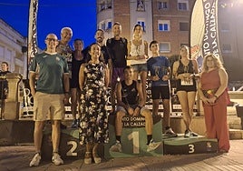 Los vencedores en las distintas categorías, en el podio.