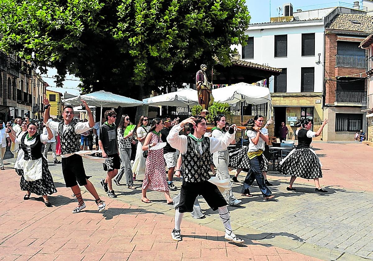 Alcanadre baila para San Roque