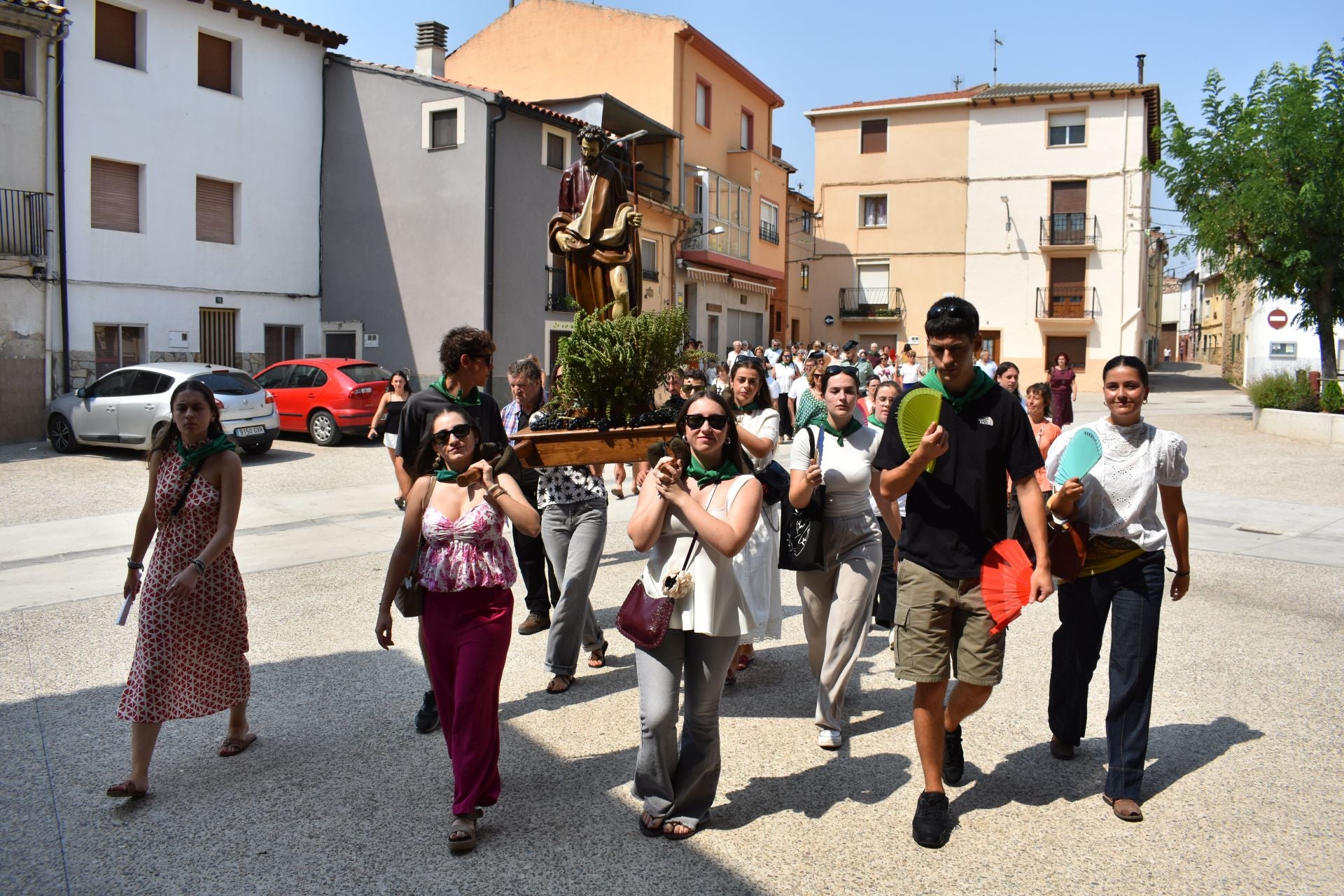 Danzas en Alcanadre y procesión