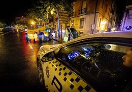 Patrulla de la policia local en el centro de Logroño.