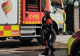 Un bomberos del CEIS Rioja, en una imagen de archivo.