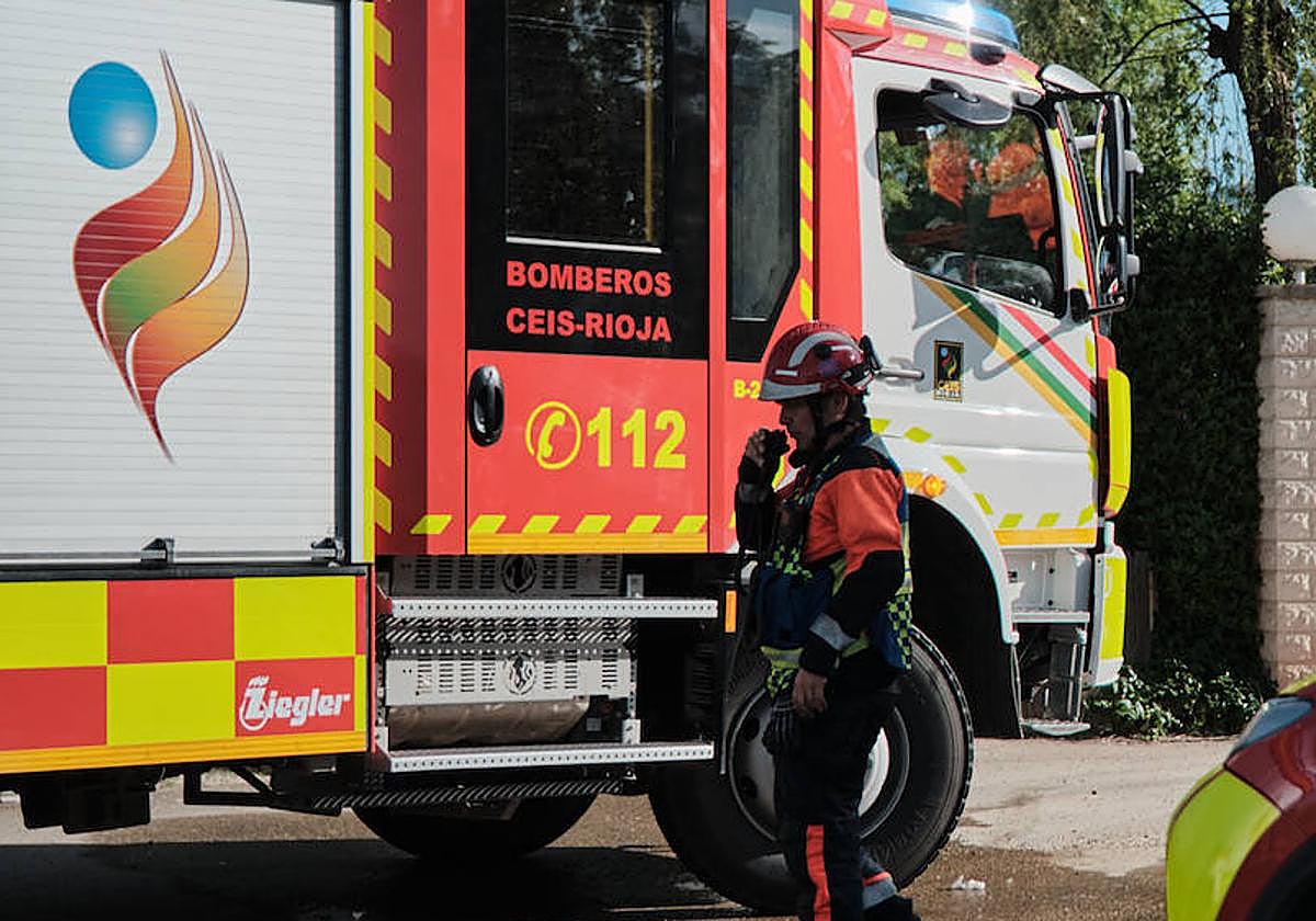 Un bomberos del CEIS Rioja, en una imagen de archivo.