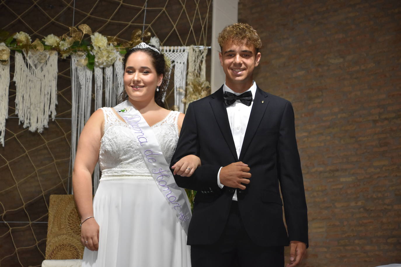 Las imágenes de la coronación de las reinas y damas de Aldenueva