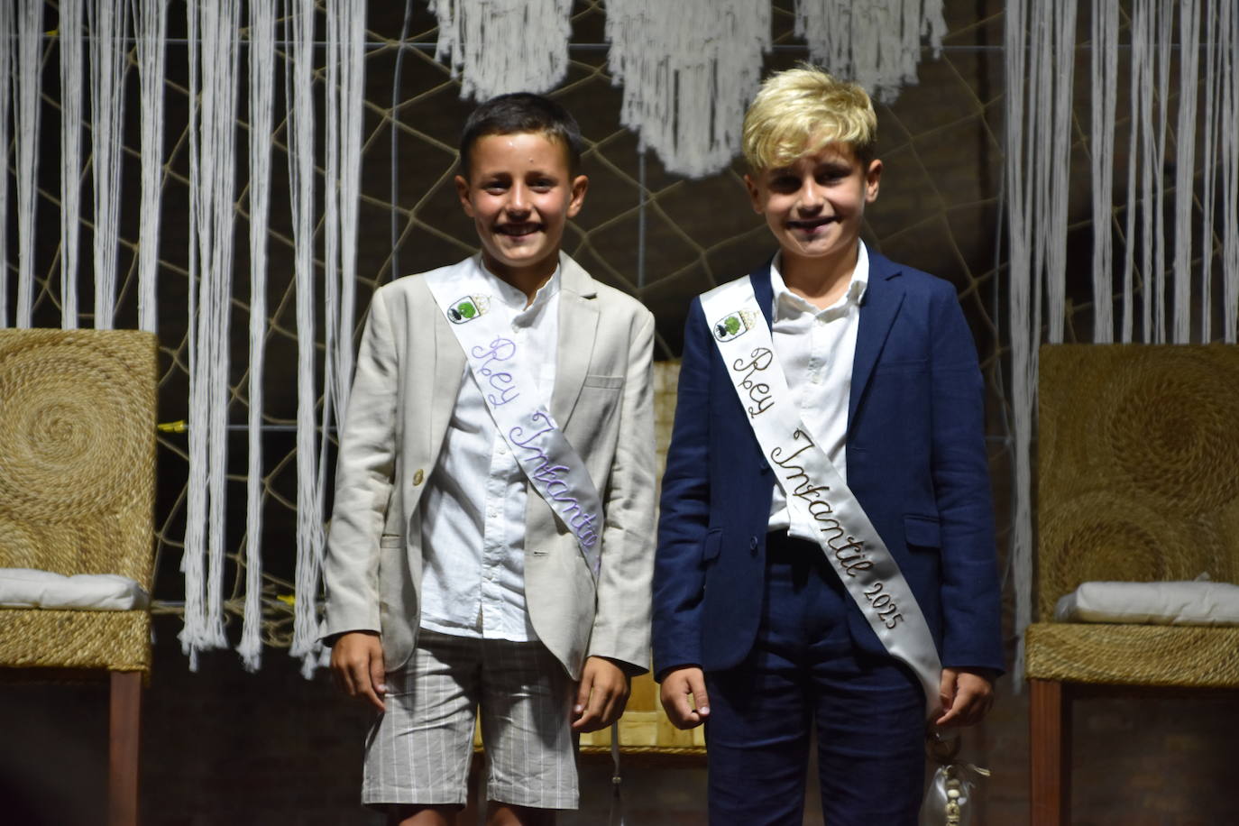 Las imágenes de la coronación de las reinas y damas de Aldenueva