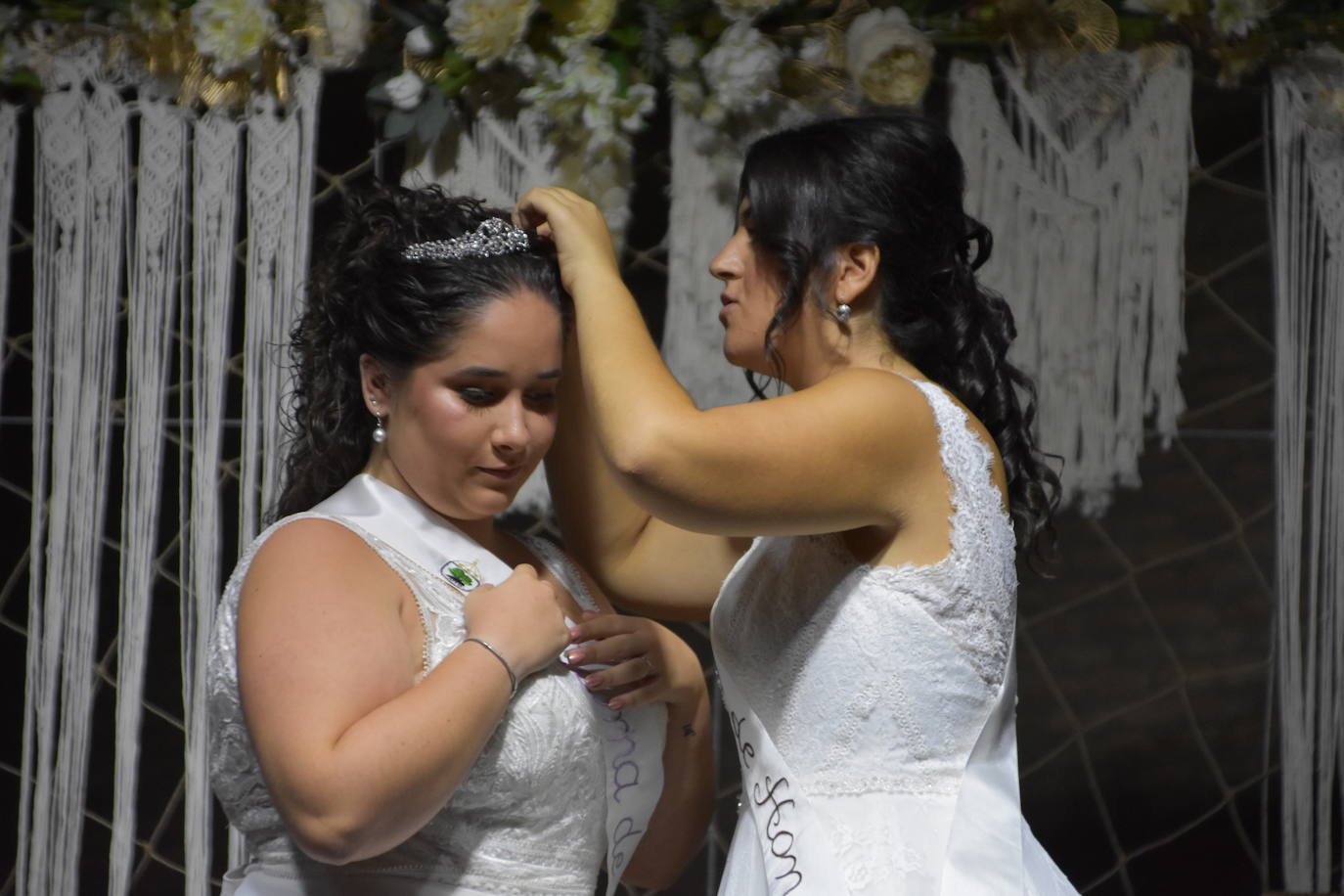 Las imágenes de la coronación de las reinas y damas de Aldenueva