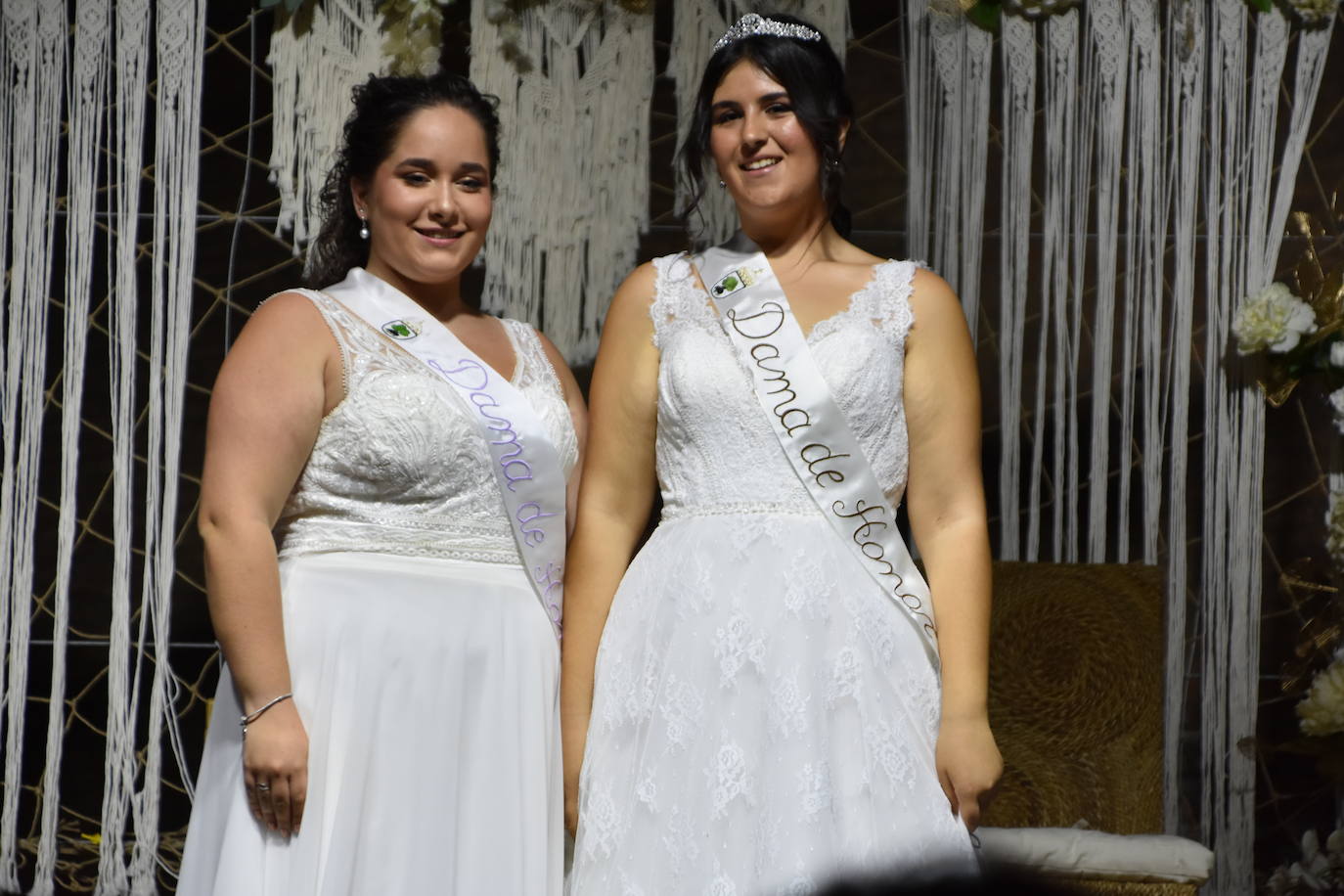 Las imágenes de la coronación de las reinas y damas de Aldenueva