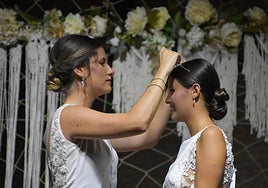 Las imágenes de la coronación de las reinas y damas de Aldenueva